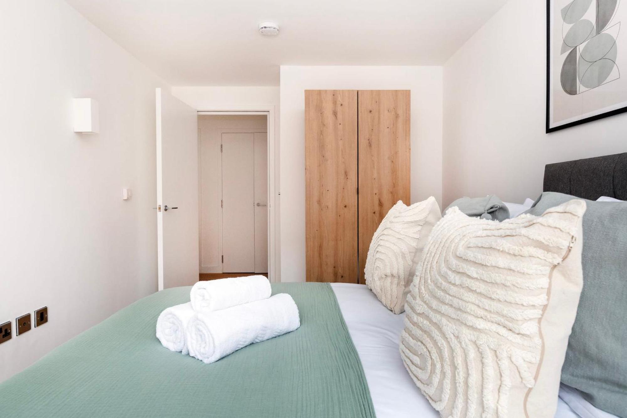 Fitzrovia & Soho - 2Br With Balcony - Cityapartmentstay Лондон Экстерьер фото